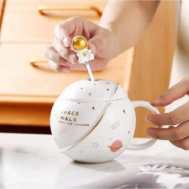 Astronaut Planet Mug - Image 4