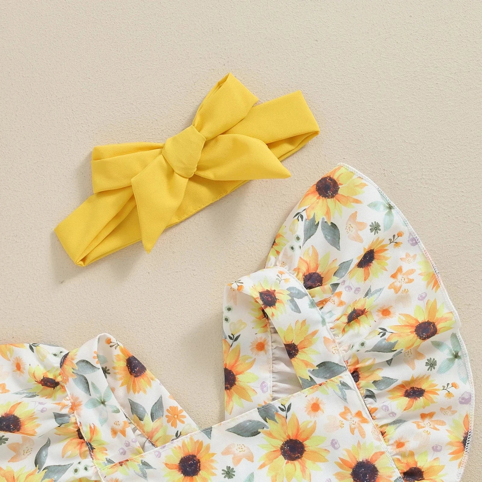 Backless Daisy Print Baby Romper - Image 4