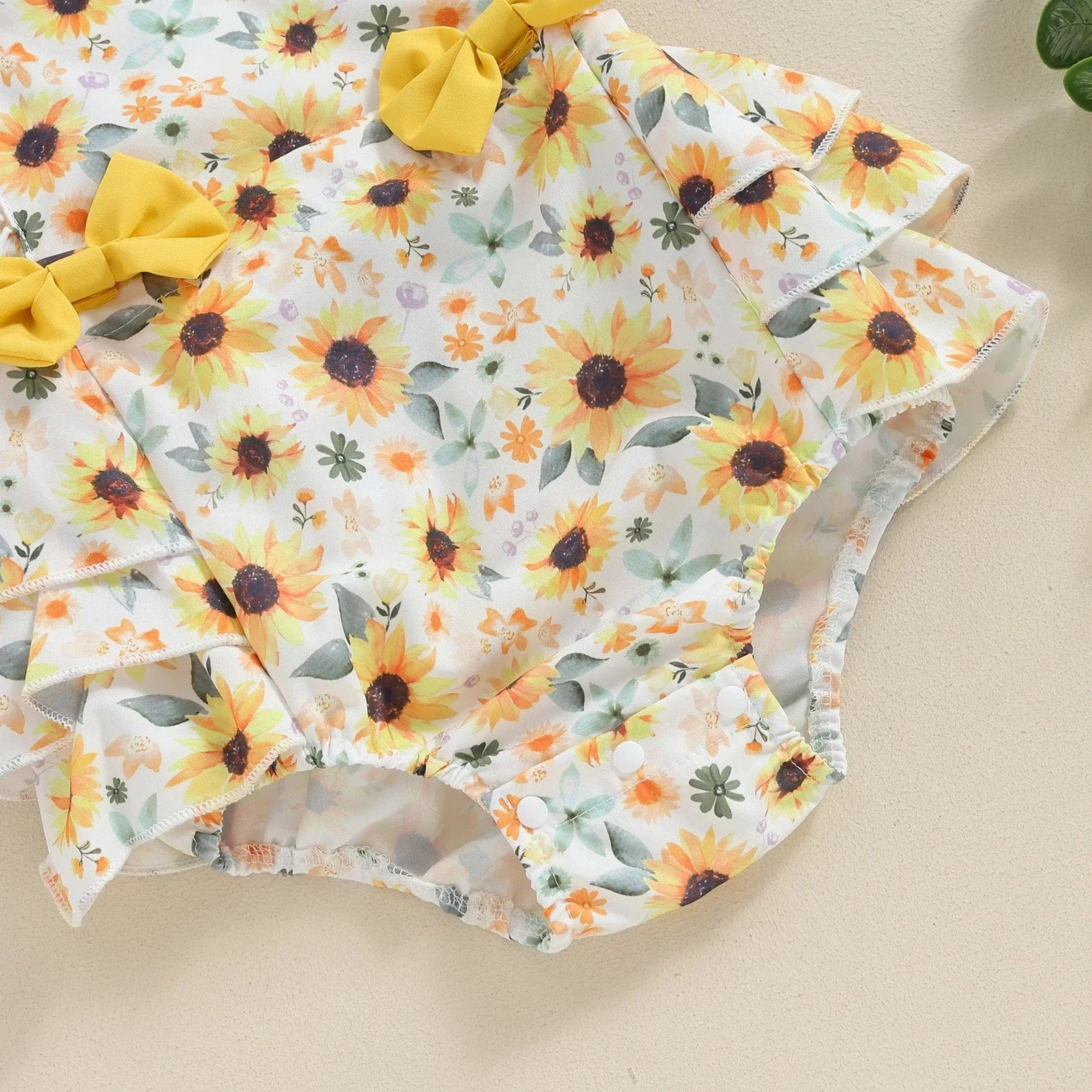 Backless Daisy Print Baby Romper - Image 6