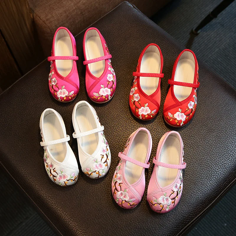 Girls' Embroidered Chinese Style Flat Shoes - Image 3