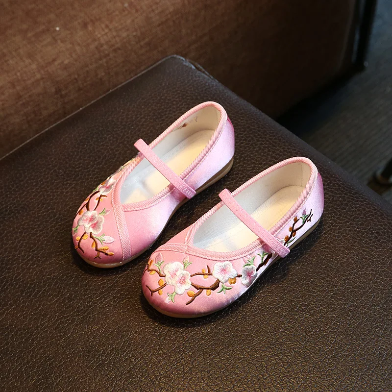 Girls' Embroidered Chinese Style Flat Shoes - Image 6