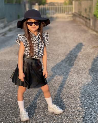 Trendy Plaid Outfit - Image 4
